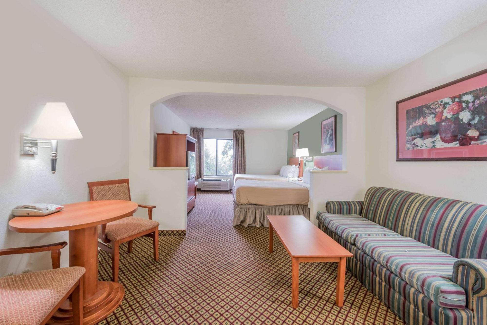 Super 8 By Wyndham Fort Worth Downtown South Eksteriør billede
